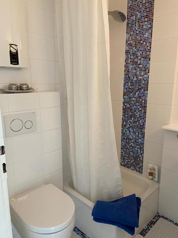 Privates Appartment Ferienwohnung Im Einfamilienhaus ดุสเซลดอร์ฟ ภายนอก รูปภาพ